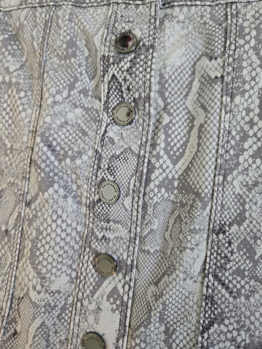 White House Black Market Gray Snake-Print Button Front Mini Skirt Womens Size 10 - Picture 3 of 9